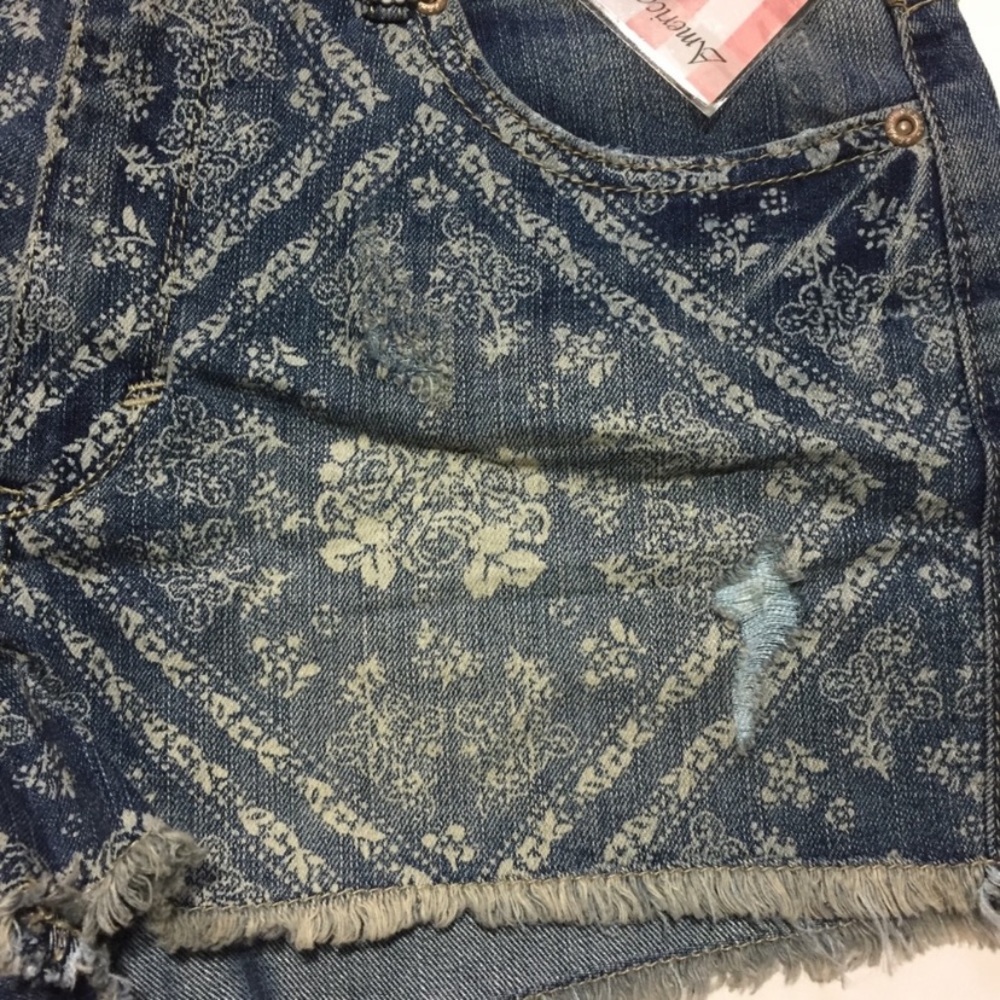 NEW Rewash Denim Shorts with Floral Design 6 - Picture 2 of 4